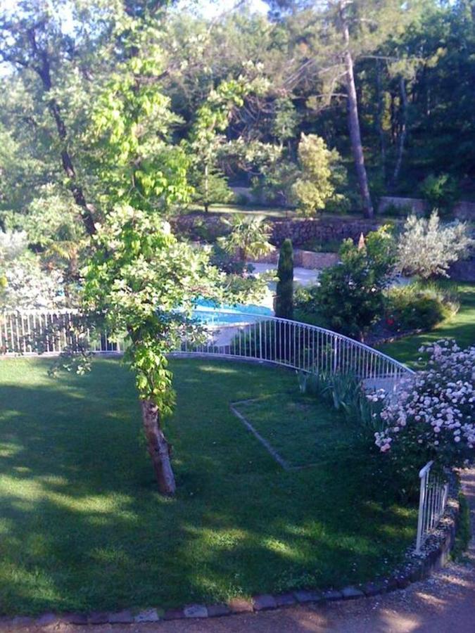 Villa Spacieuse Avec Piscine A Saint Maximin Exterior foto